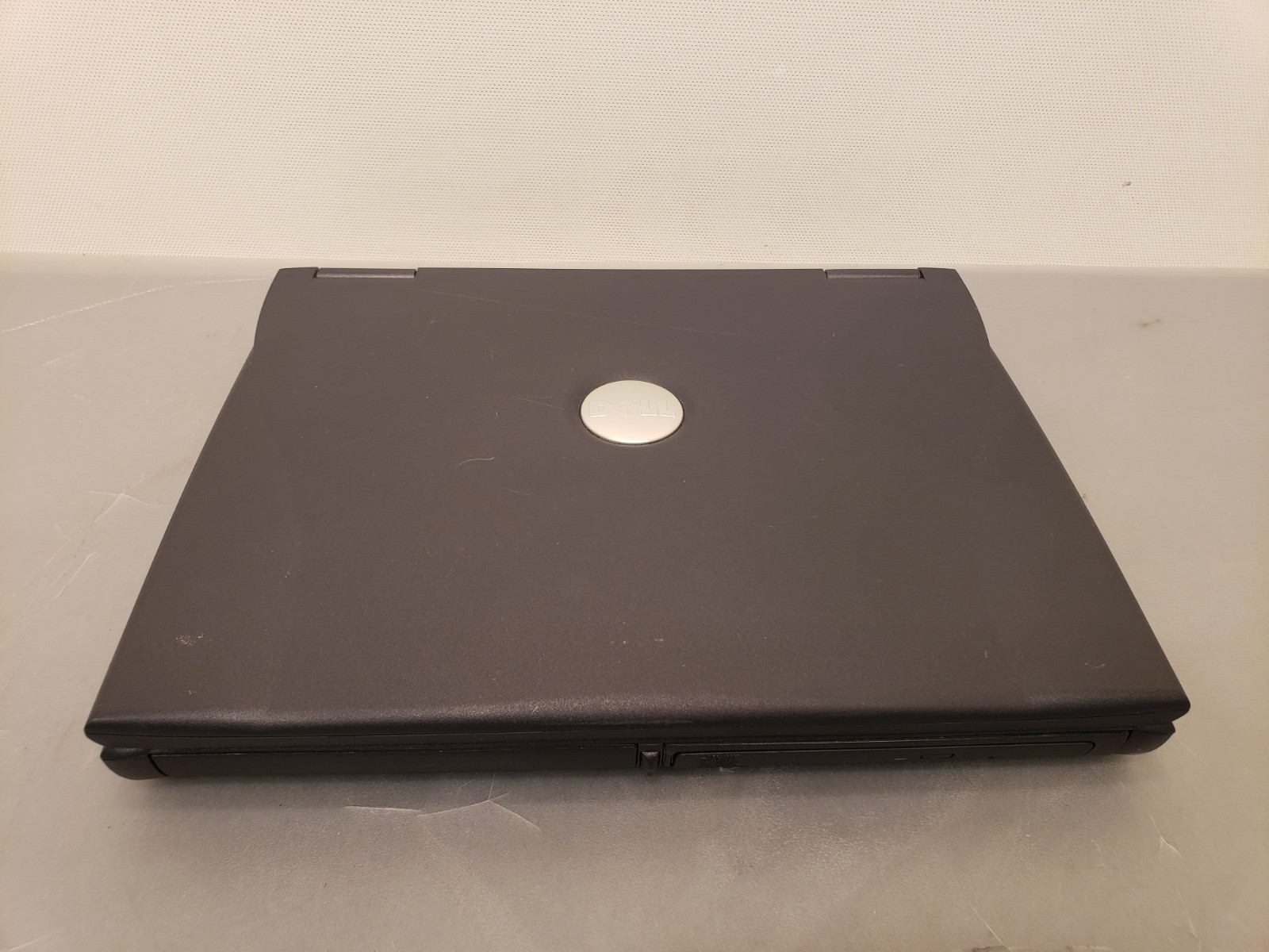 Vintage Dell Latitude C640 Laptop Windows 2000 PIV 2.0 GHz. Serial 30GB 512MB