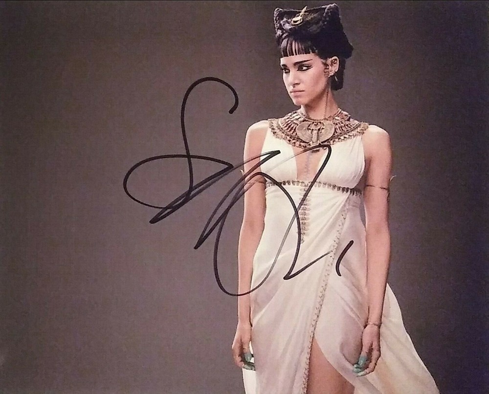 Sofia boutella signed 8 x 10
