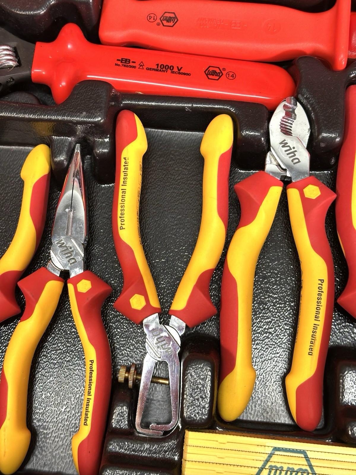 WIHA 80 Piece Master Electrician’s Insulated Tool Set in Rolling Hard Case NICE