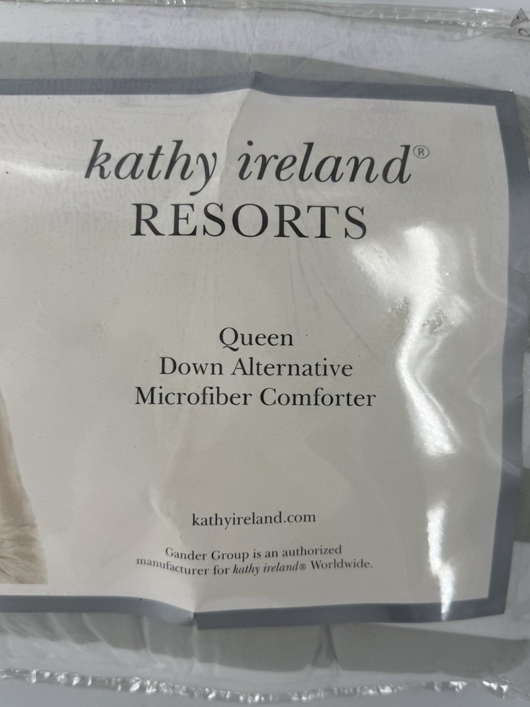 NIP KATHY IRELAND Queen Down Alternative Microfiber Reversible Comforter