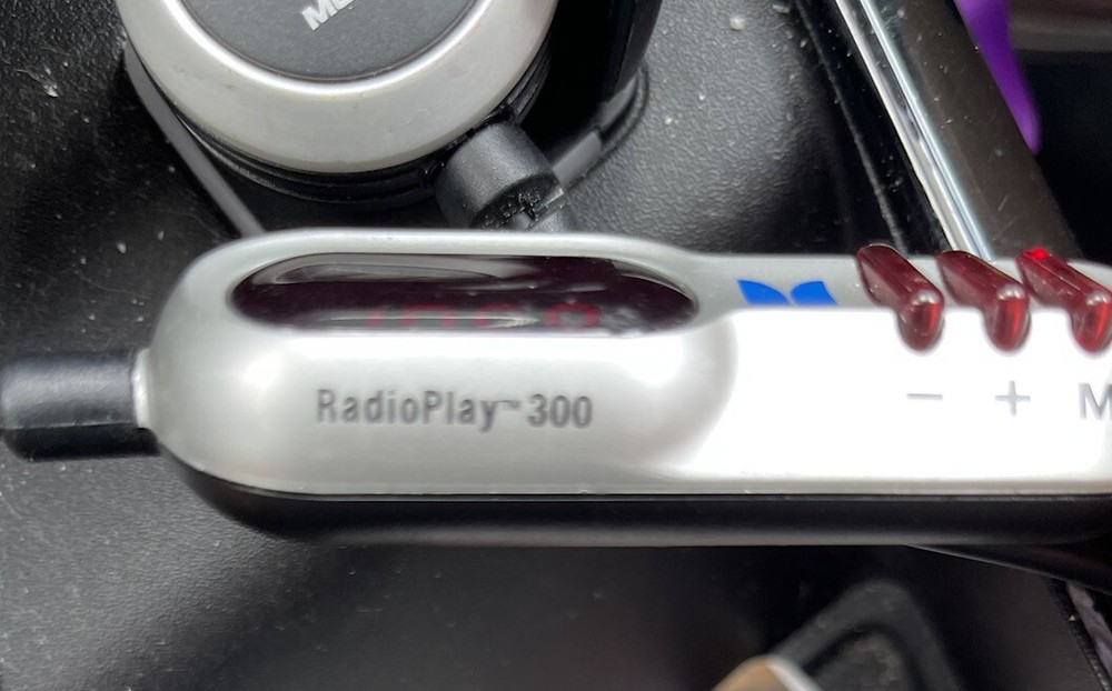 Monster &Mobile Portable Audio Radio Play 300 Wireless Car Stereo FM Transmitter