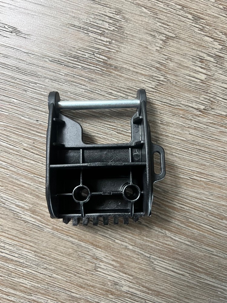 YAKIMA Replacement Lid Latch(s) CBX 18 Cargo Carrier - Needs Riveted on