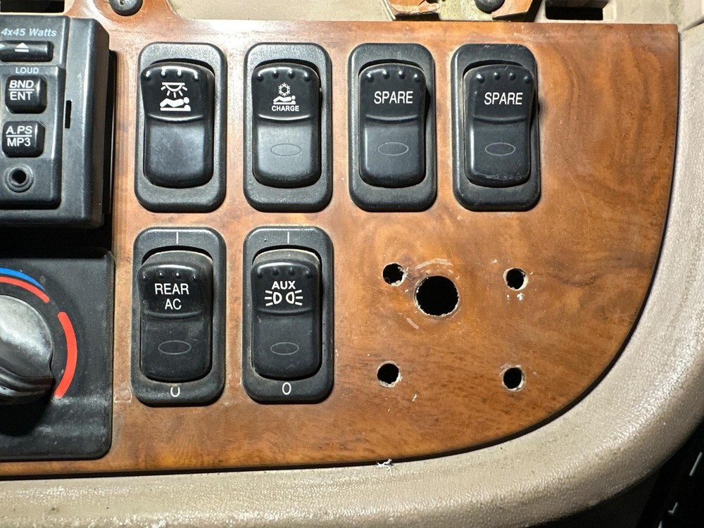 2006-2015 Peterbilt 386 SWITCH Dash Panel - Used | P/N S646016200