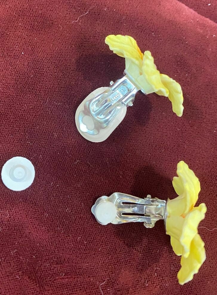 Cushions for clip earrings