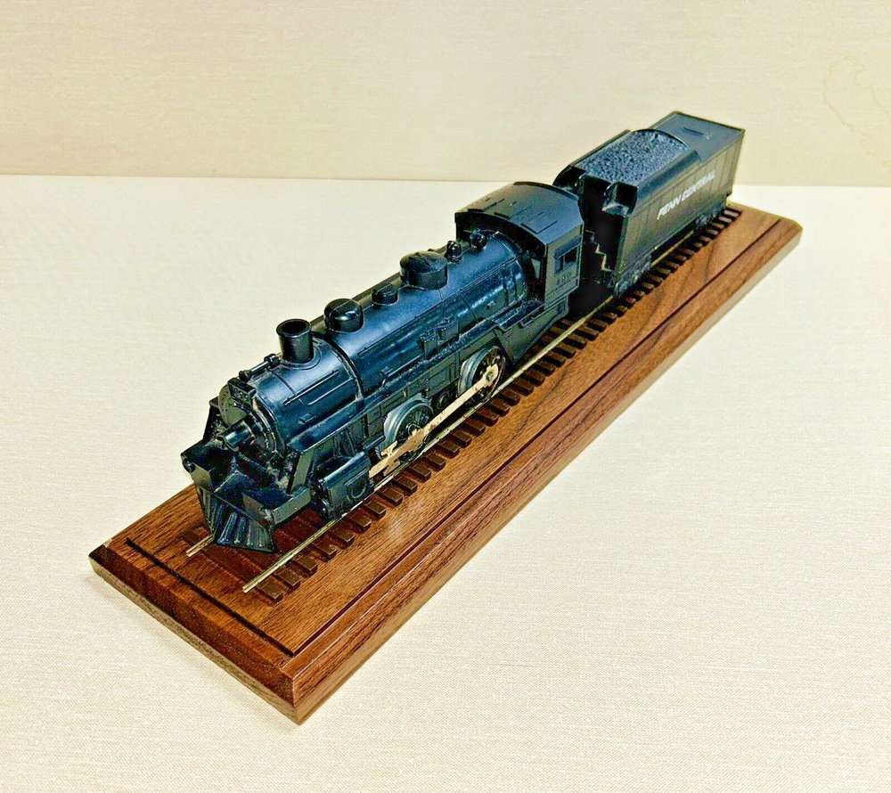 18" O Scale Model Train Display Case, Walnut Base