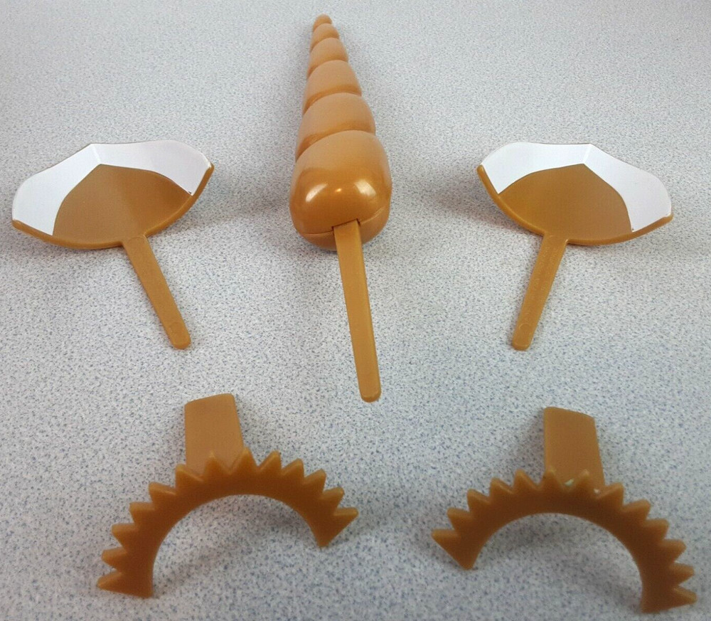 DecoPac Unicorn Cake Decorating Kit.                                      (55.1)
