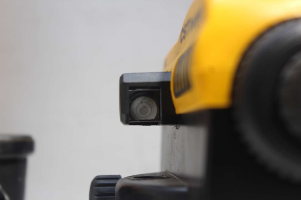 CST / Berger 24X Automatic Optical Level with Case Accessories