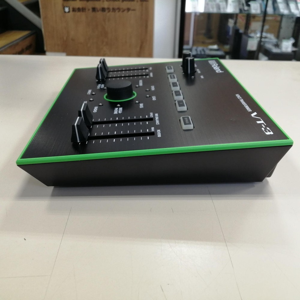 ROLAND Model VT-3 Voice Transformer