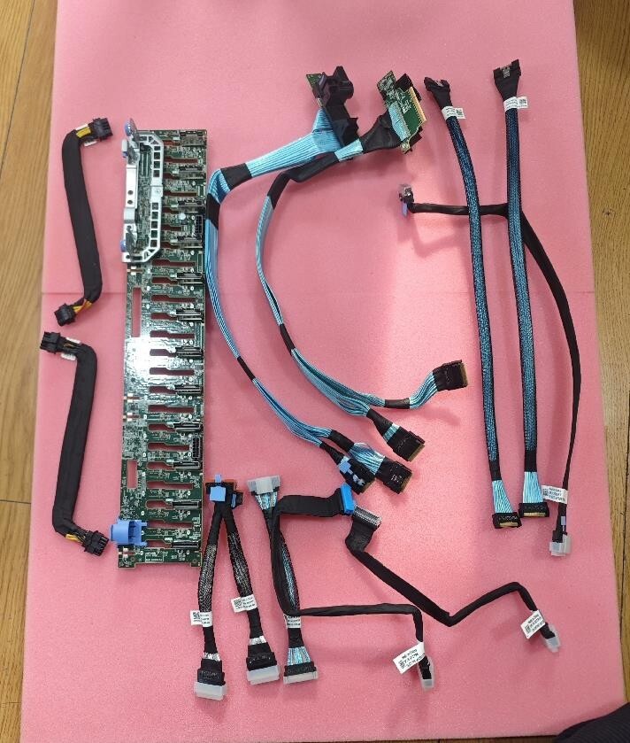 Dell R760 2.5" 24bay Backplane nvme server hard disk backplane Direct connection