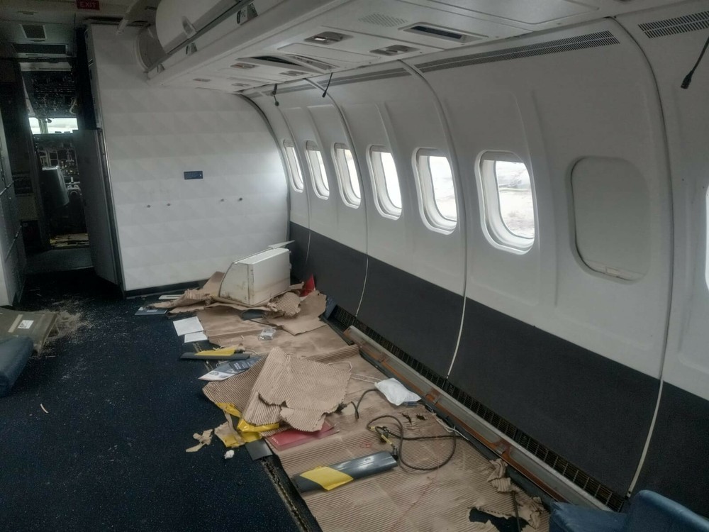 MD90 Aircraft, airplane fuselage sections