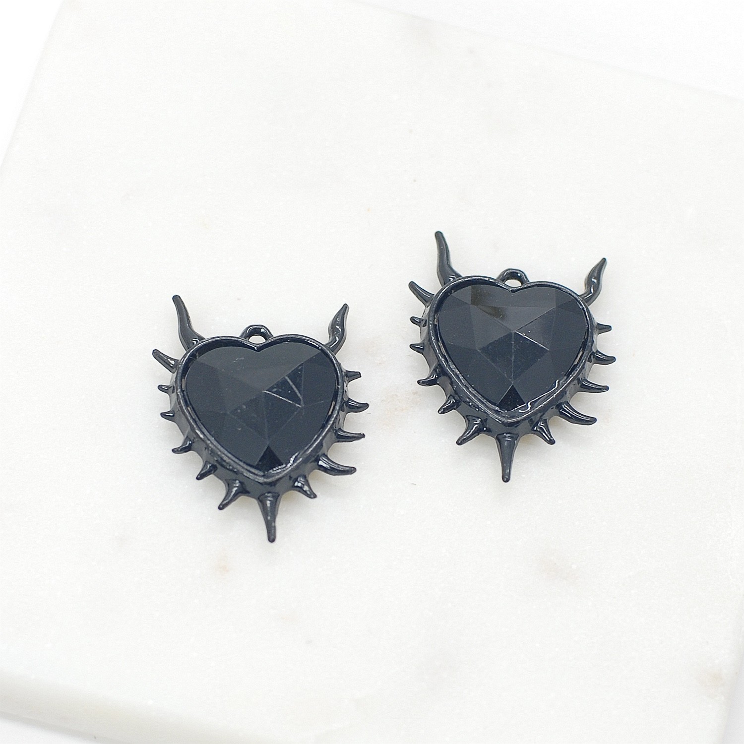 8PCS Metal Black Tone Spike Heart with Horn Gothic Charm Pendant BCS24