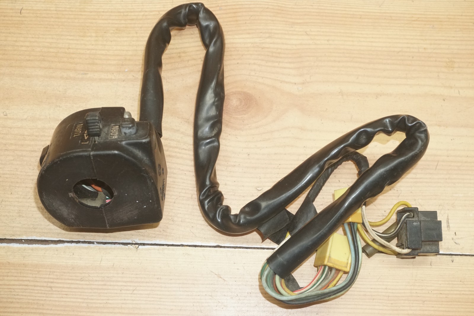 1983 Suzuki SP100 SP 100 OEM Left Handle Bar Switch Button Control 37400-38220