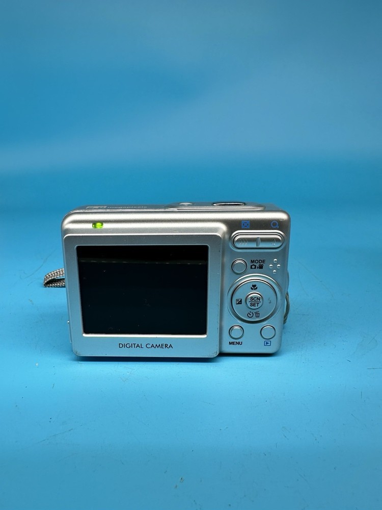 Hitachi Digital Camera HDC-861E 8.0MP Silver Tested