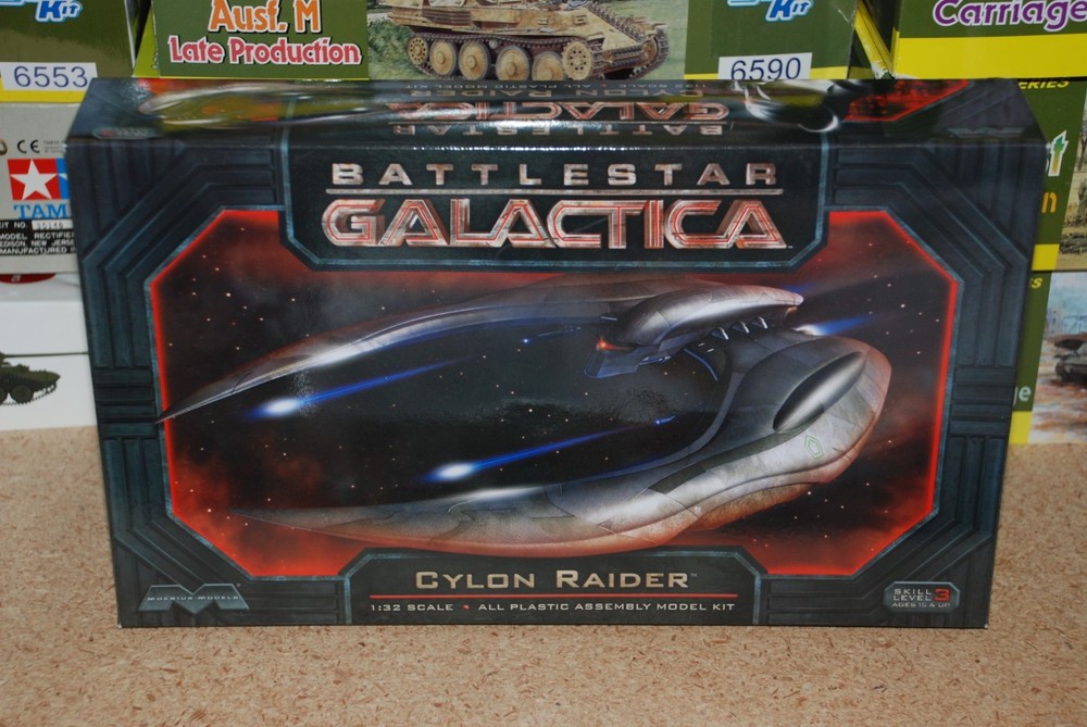 Moebius Models Battlestar Galactica Cylon Raider 1:32 Scale Plastic Model Kit