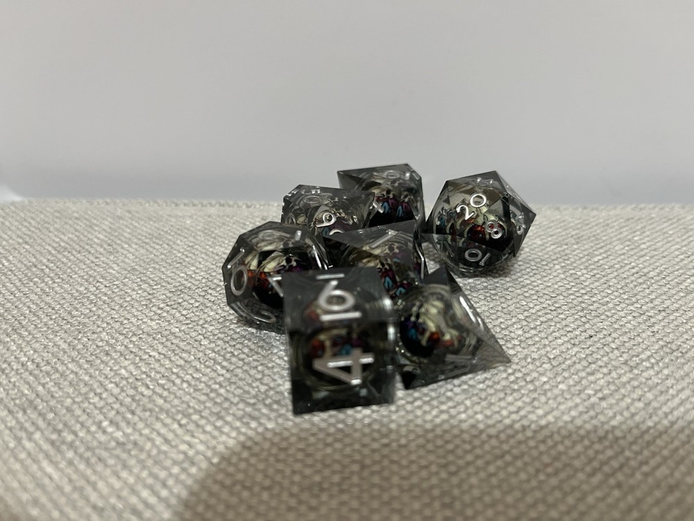 D&D Dice Set Skulls In Liquid Core. 7pcs Sharp Dice Set
