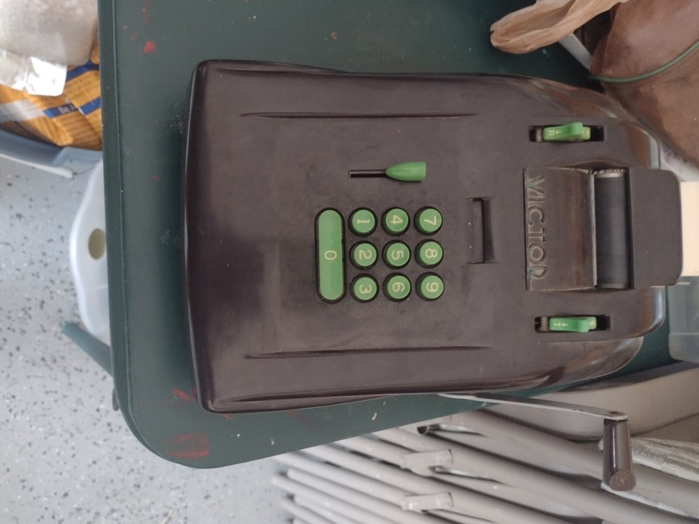 Vintage Victor crank 10 key adding machine