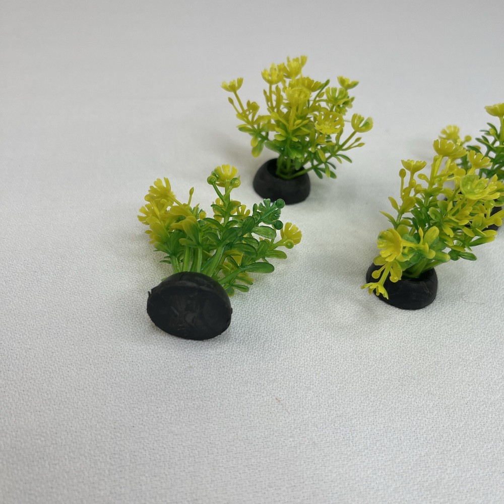 4 PC Xunyee Plastic Aquarium Plants