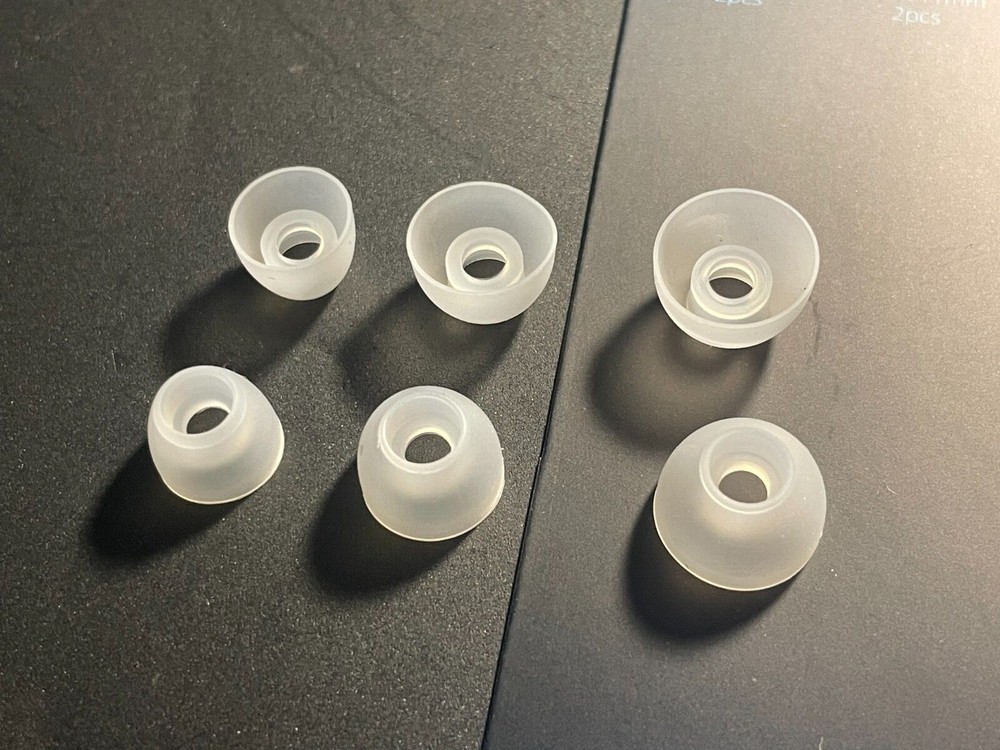 Soft Clear Silicone Replacement Eartips for beats studio buds plus transparent