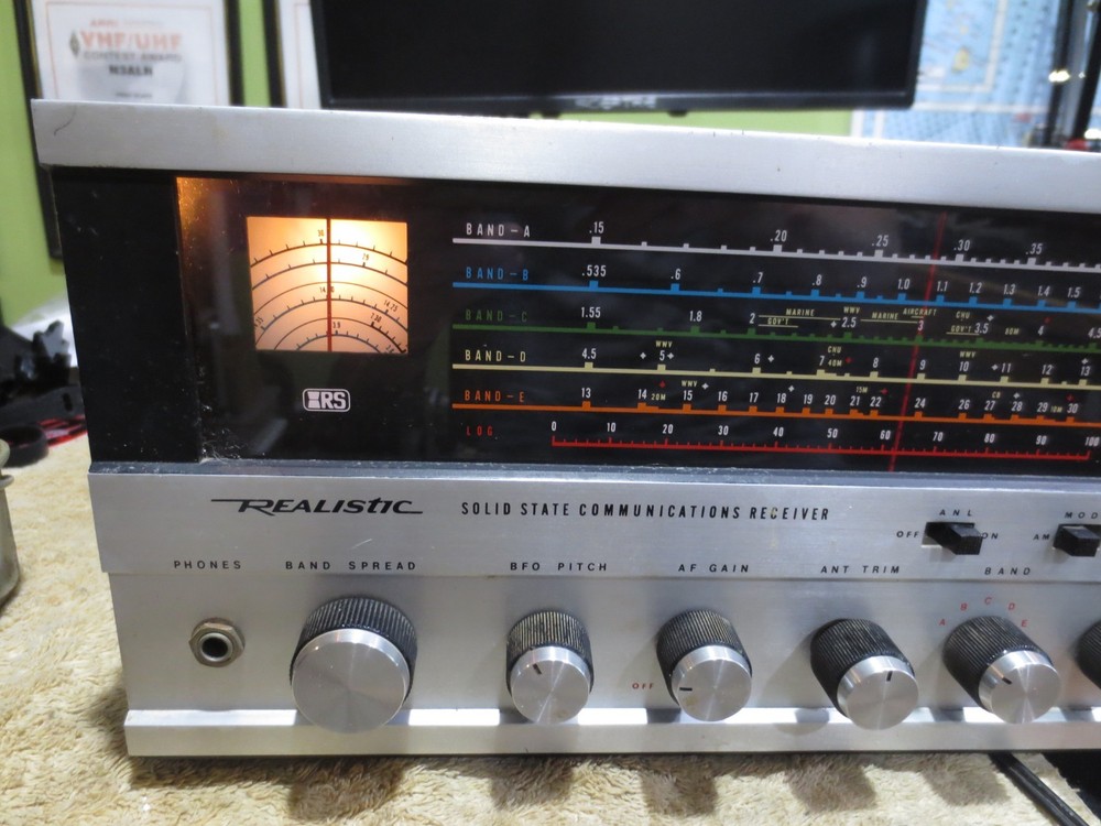 Realistic DX-160 Solid State Communications Receiver Powers on (Parts/Fix ONLY!)