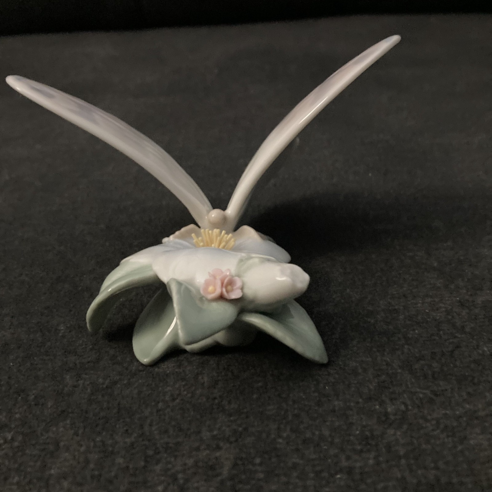 LLADRO Butterfly Figurine #06330 "Refreshing Pause" New in Box