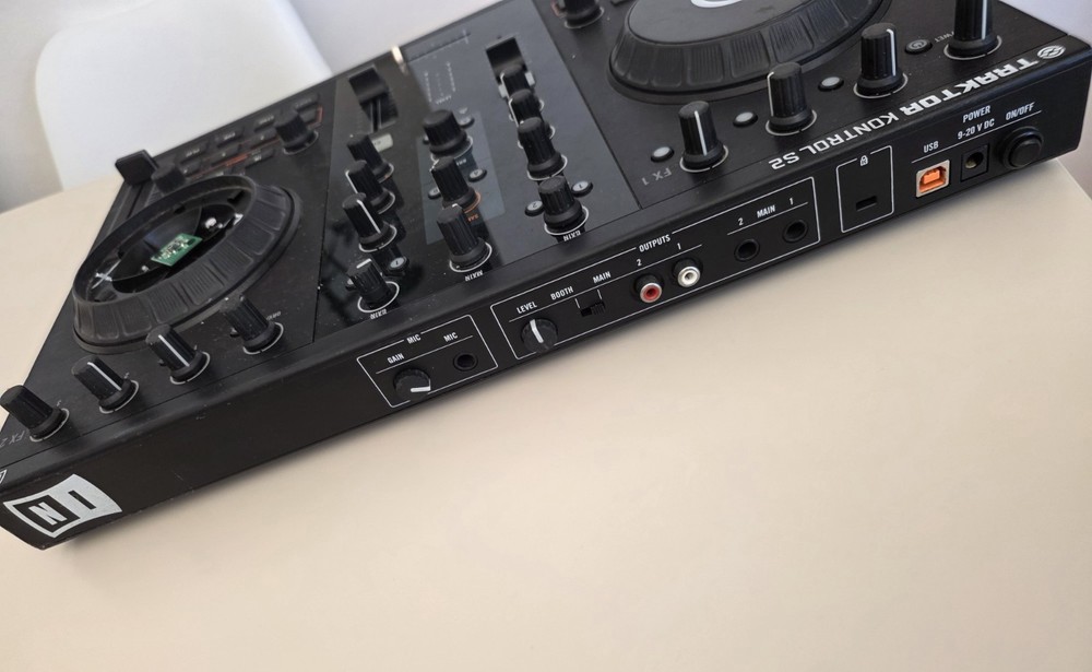Native Instruments Traktor Kontrol S2 MK1 DJ Controller - UNTESTED