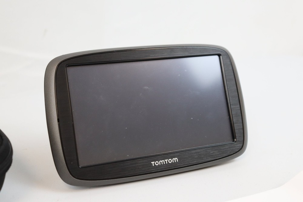 TomTom GO 50 5-Inch GPS Sat Nav Touchscreen with Case and Cable