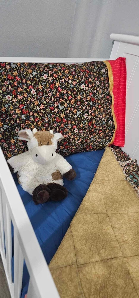 Rag Crib Quilt, Fitted Sheet, Standard Pillow Case & mini throw