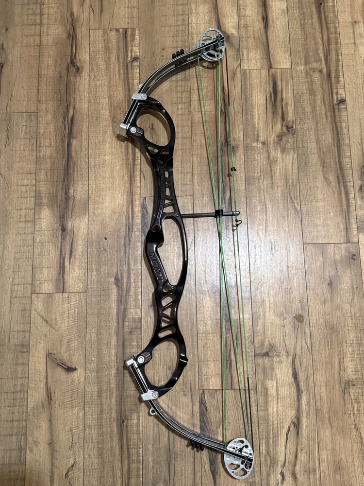 Hoyt Pro Comp Elite XL black Right Hand Compound target bow.