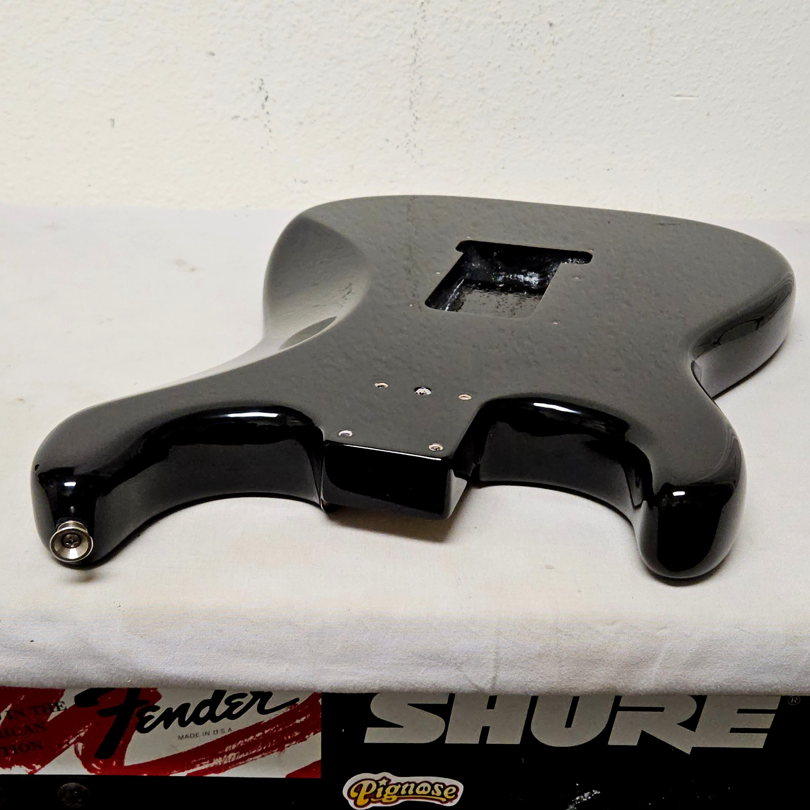 2016 Fender American Standard Strat Alder Body Gloss Black - USA Stratocaster