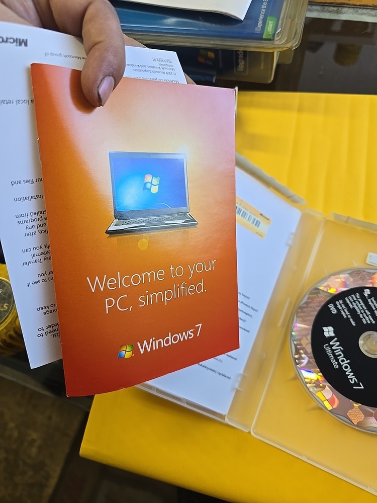 Microsoft Windows 7 Ultimate 32/64 Bit DVD -Full Retail Version