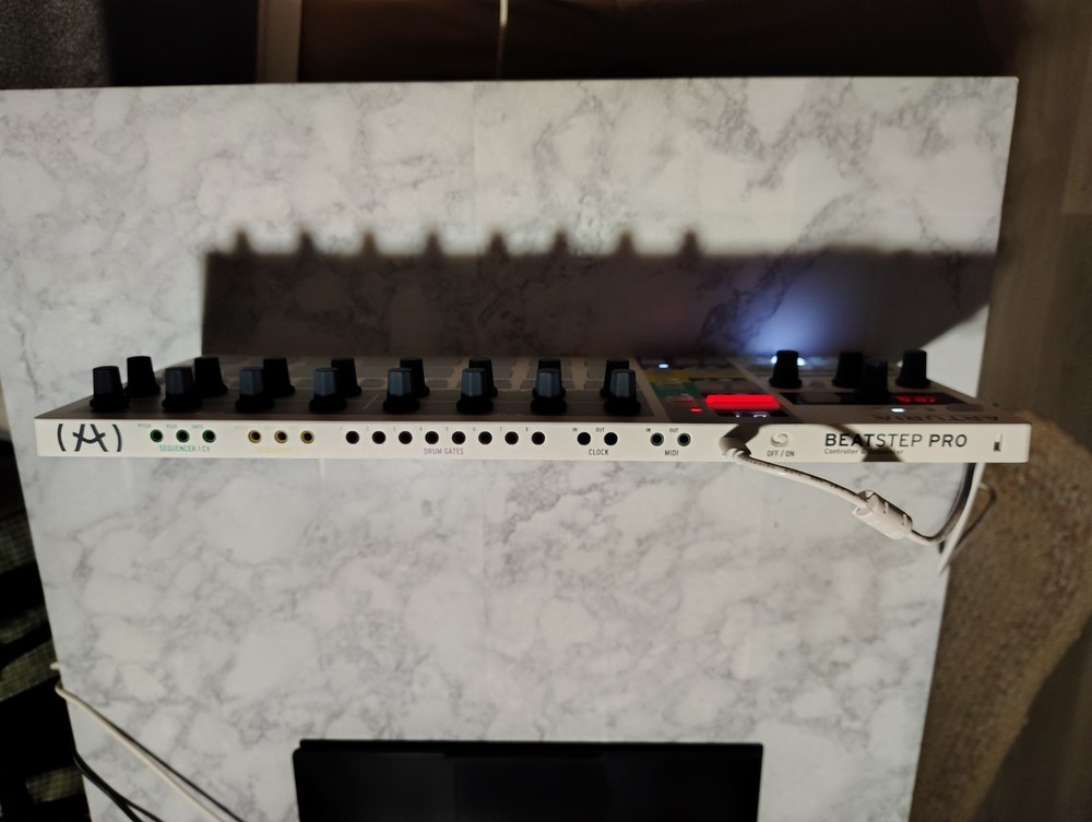Arturia BeatStep Pro Controller Sequencer – Tested Working – Box & USB Cable