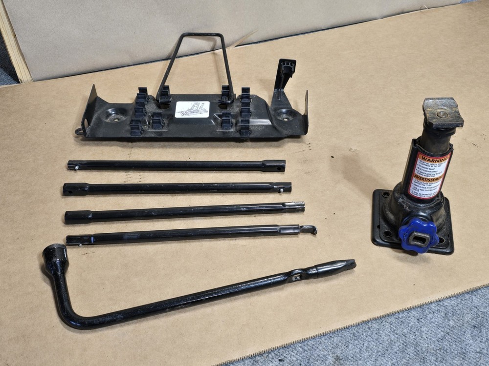 2000 2011 FORD RANGER EXTENDED CAB JACK WITH TOOLS