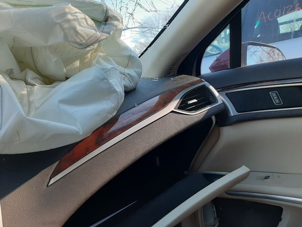 MKZ 2015 Air Shutter 868240
