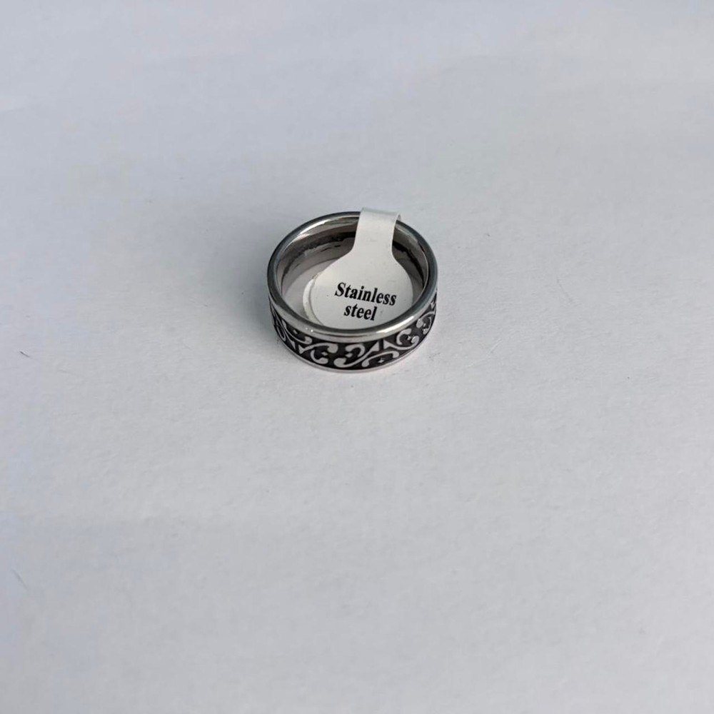 Scroll pattern band ring same