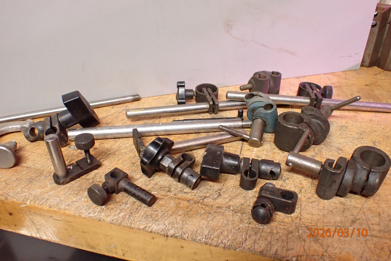 PILE OF BROWN AND SHARPE STARRETT OTHER DIAL INDICATOR ARMS SWIVEL BRACKETS PART