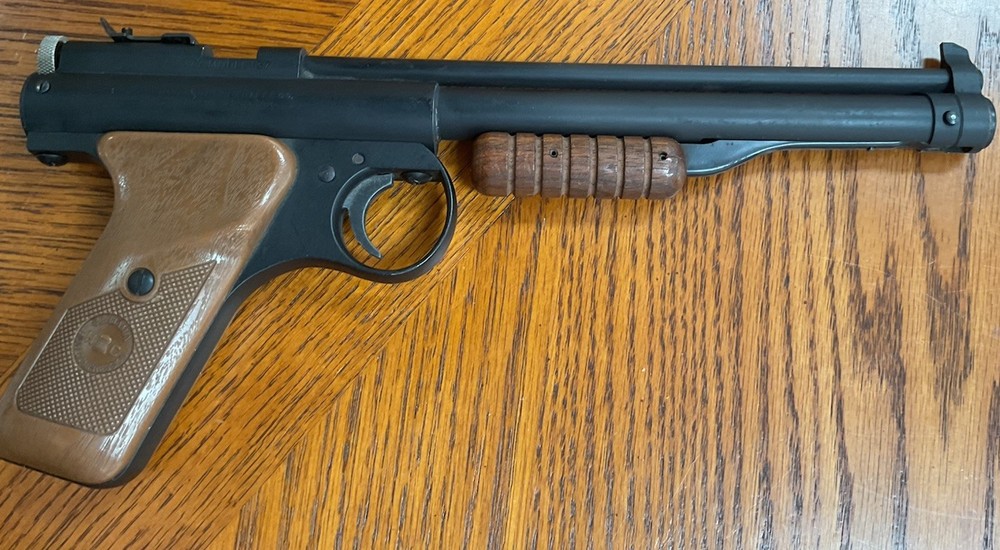 BENJAMIN 137 AIR PISTOL