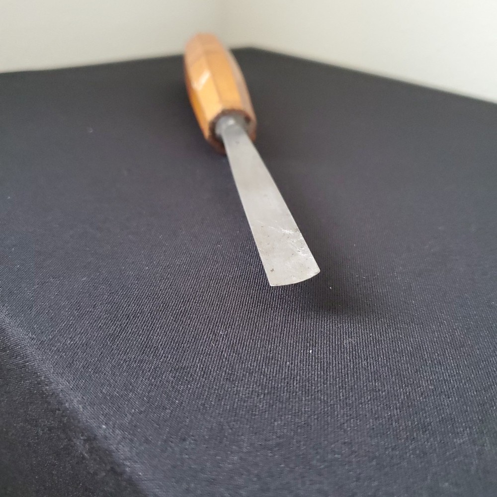 VINTAGE MARKED BUT UNKNOWN BEVEL EDGE CHISEL #4