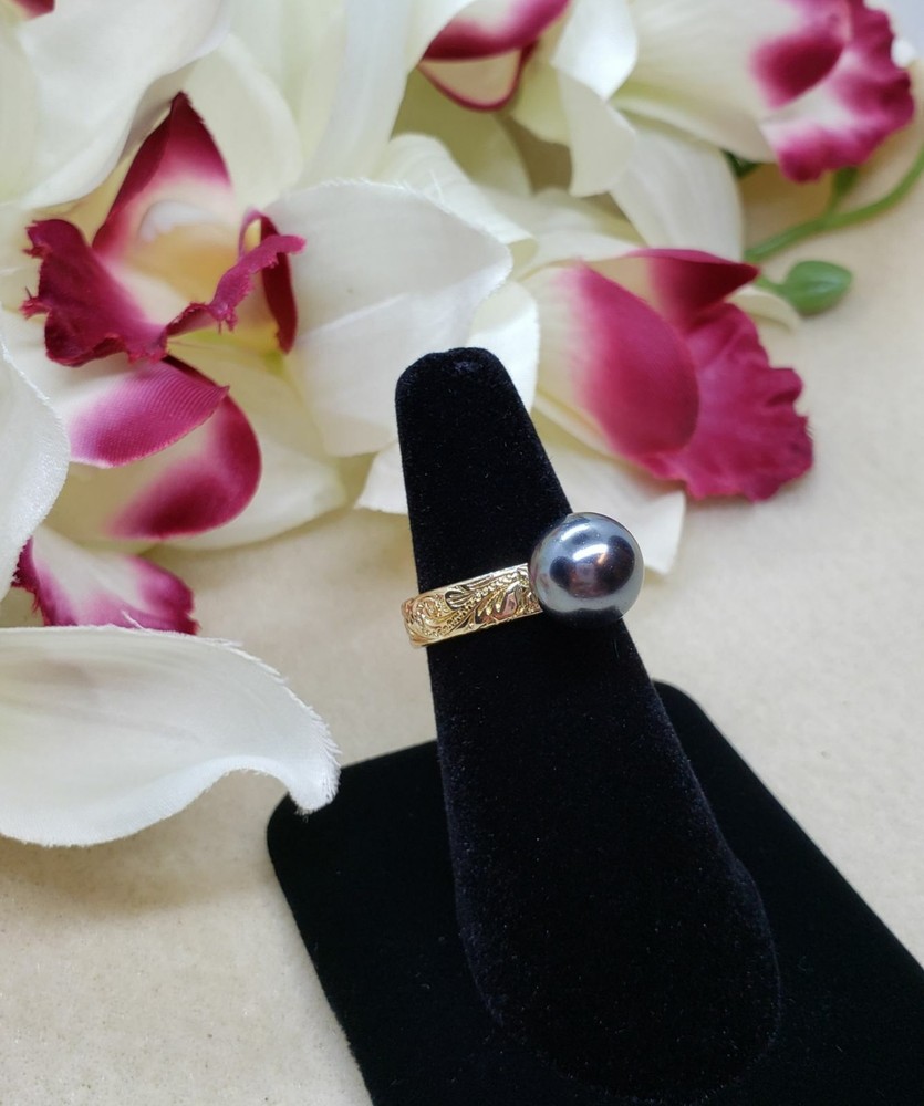 Monstera Leaf and Pearl Ring