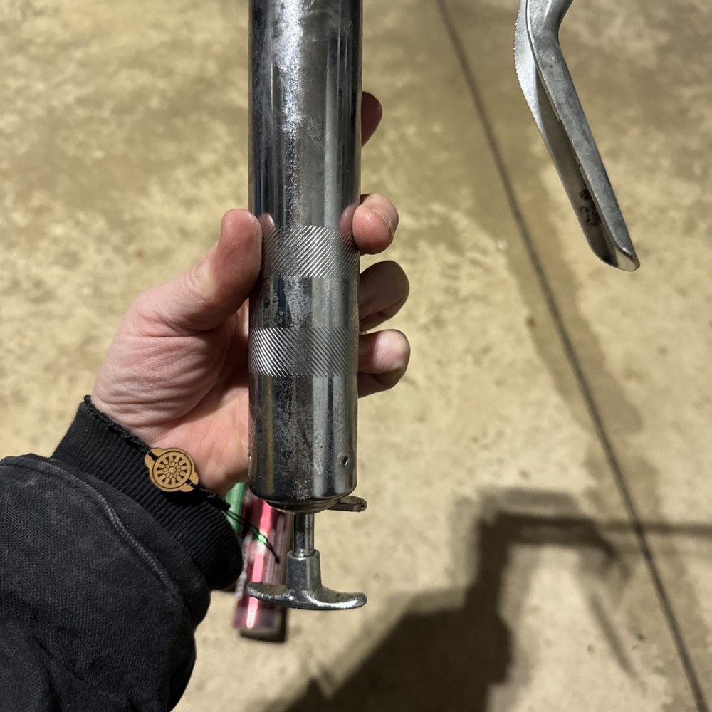 GREASE GUN WORKING With Grease