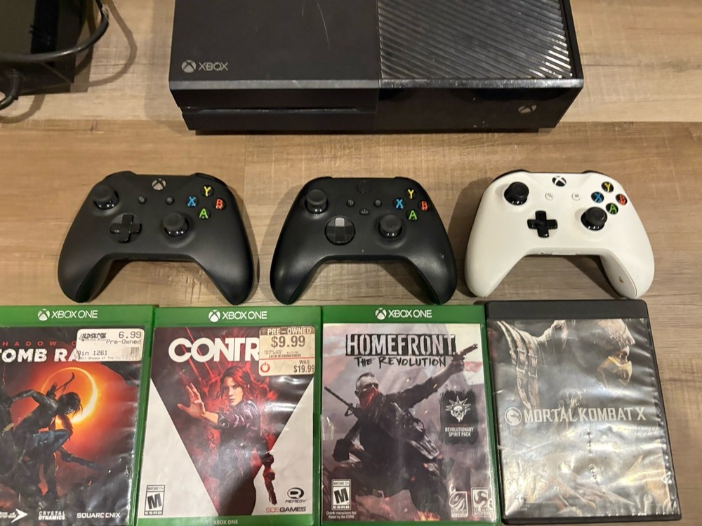 Microsoft Xbox One 1540 500GB Console System Bundle W/ 3 Controllers & 7 Games