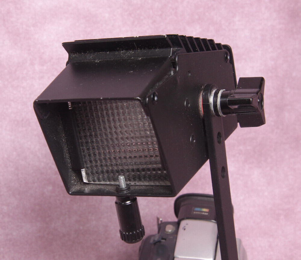 Cool-Lux Mini-Cool VideoLight With Accessories, plus extra bulbs. Tested/Working