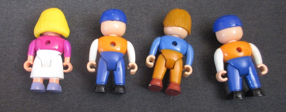 4 Bend at Waist Plastic Miniature Figures (*3 Different)