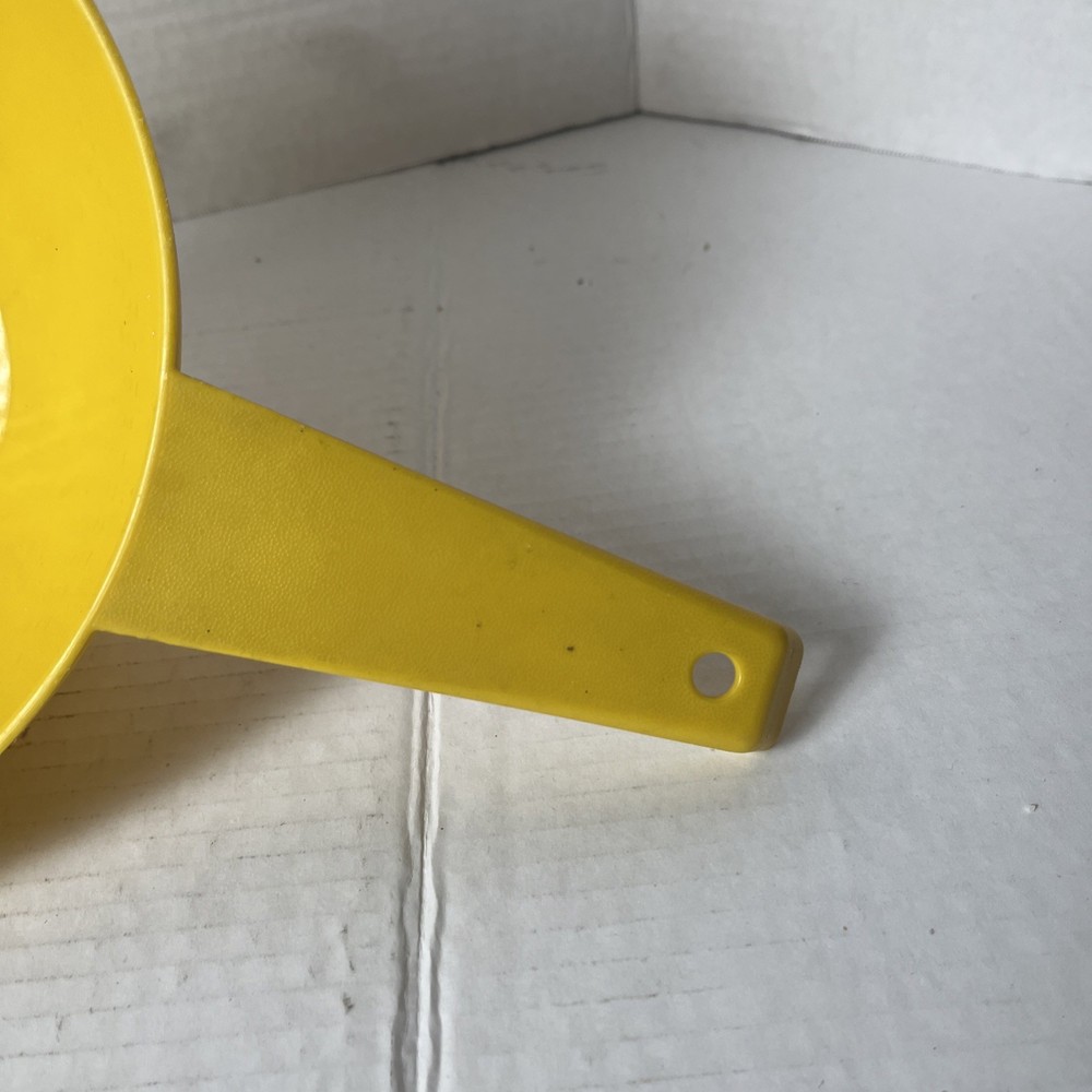 Vintage TUPPERWARE 2 Quart Yellow Colander Strainer Handle #1523 MCM Kitchenware