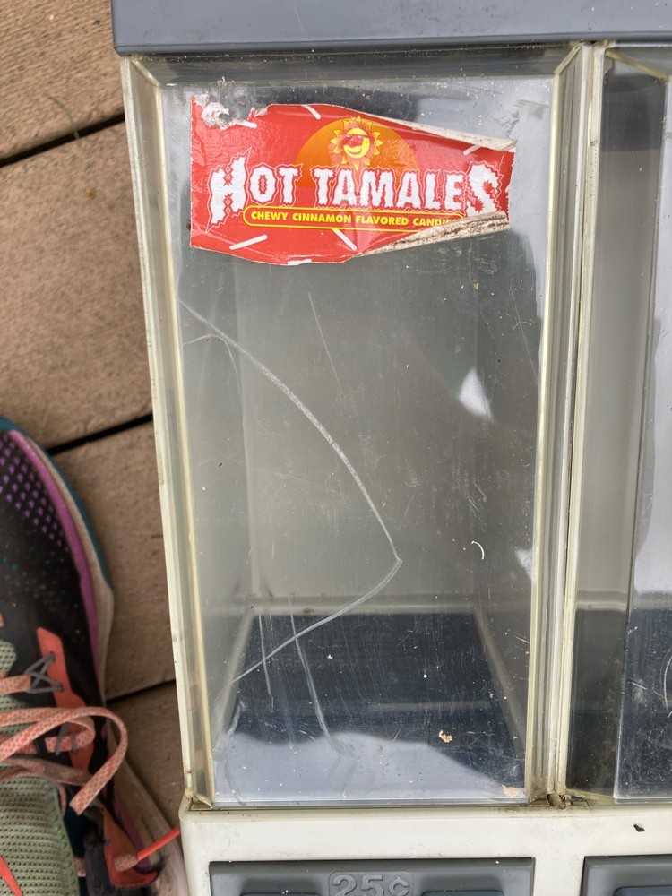 Three Bin Vendstar 3000 Bulk Candy Vending Machine w/ Stand missing keys