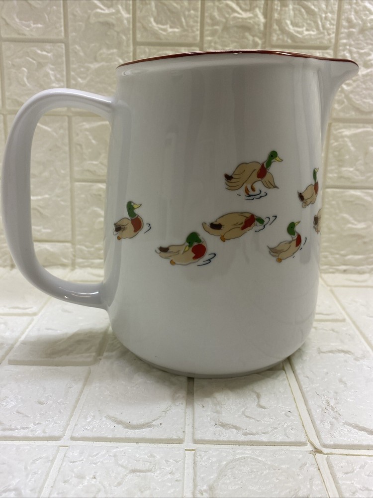 Rare Vintage Taito The Ducks 48 Oz Pitcher EUC Condition One Tiny Bite Look Pics