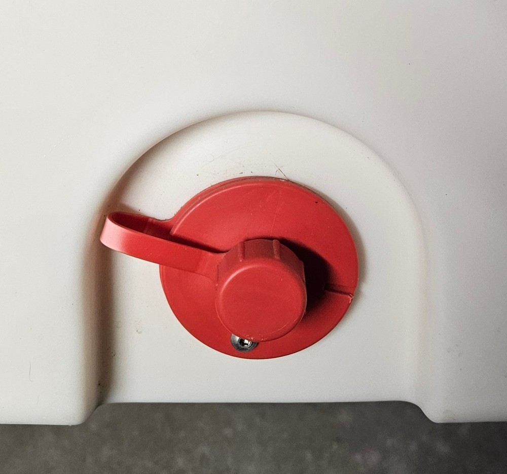 Pelican Elite 95 QT Cooler With Two Baskets