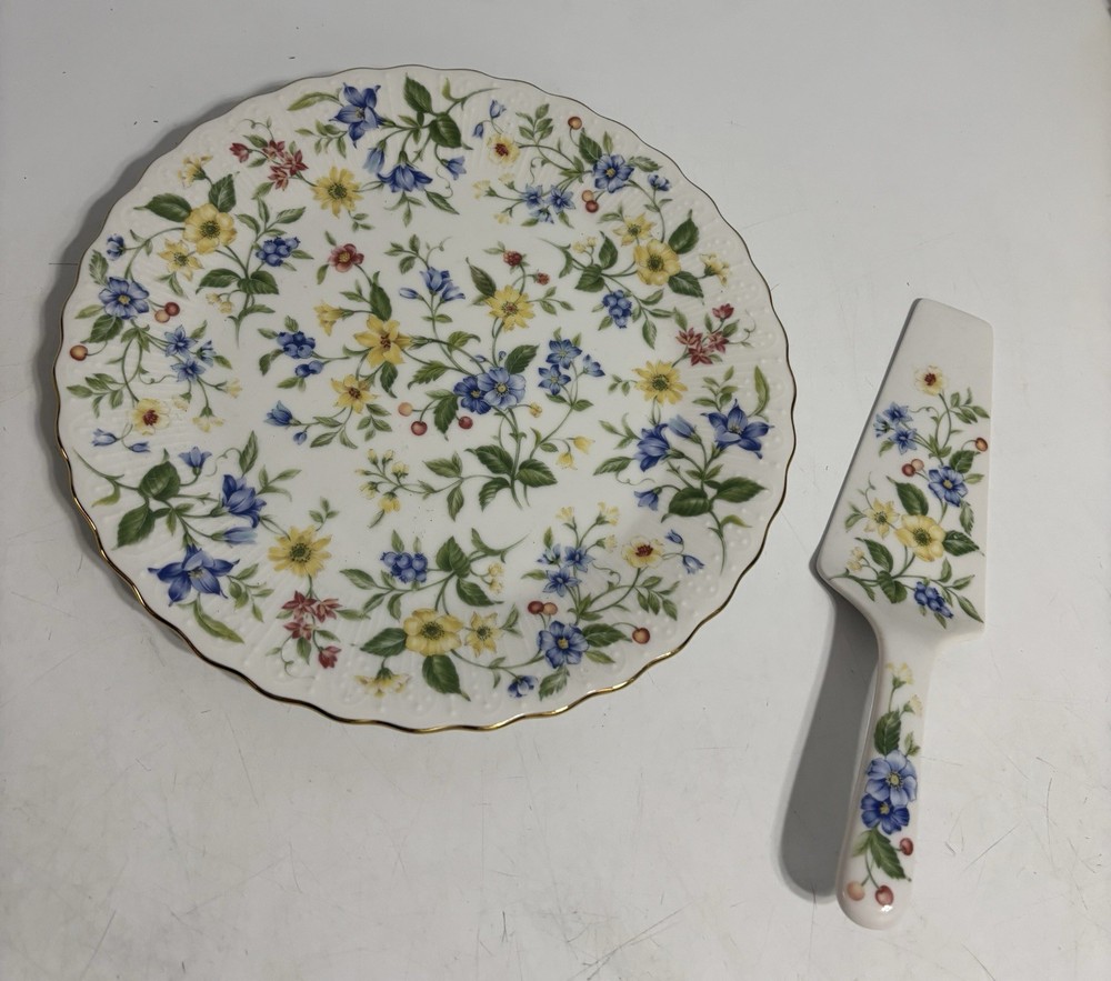 Andrea by Sadler Cake Dish and Server