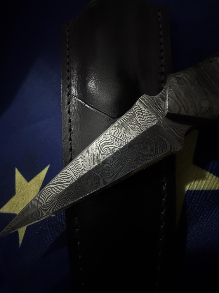 Damascus dagger