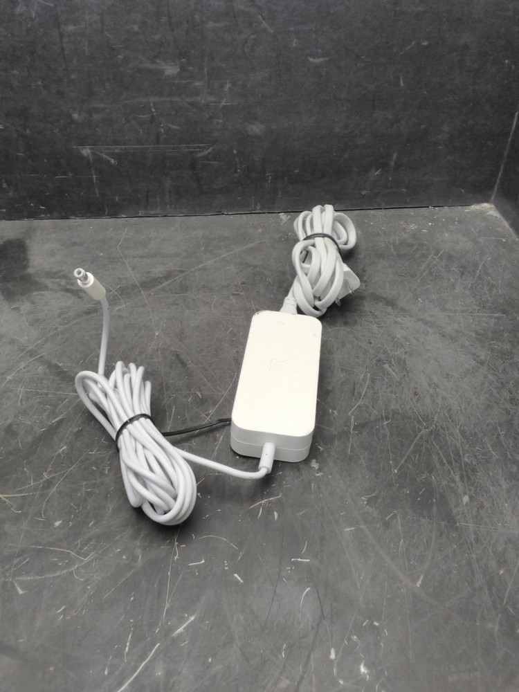 Apple Power Adapter Model No: A1202 (36.5-279-10.5)