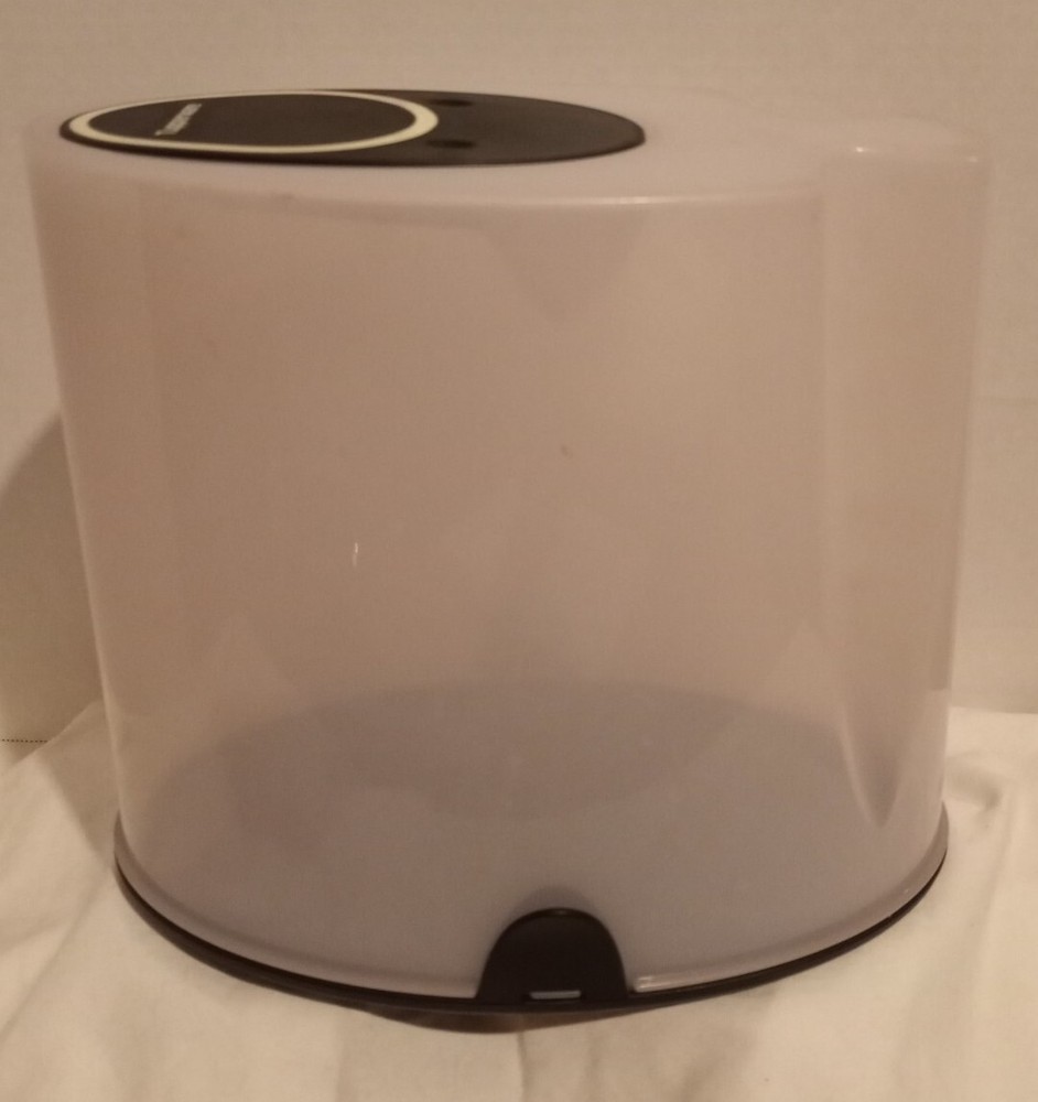 Tupperware Cereal Storage Keeper Container 21 Cup-Black Lid, Spout 4002A
